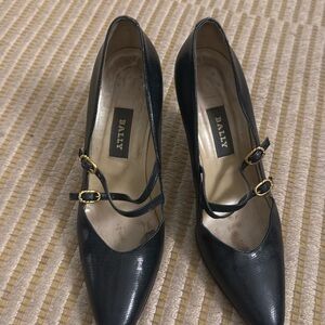 Vintage Bally Heel navy and gold